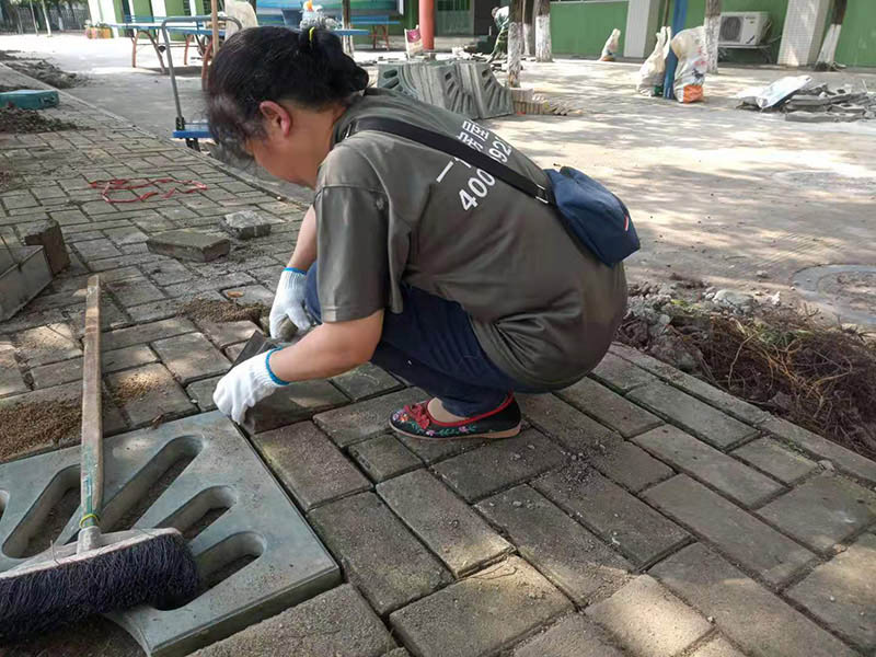 路邊地磚石材鋪裝施工流程有什么？